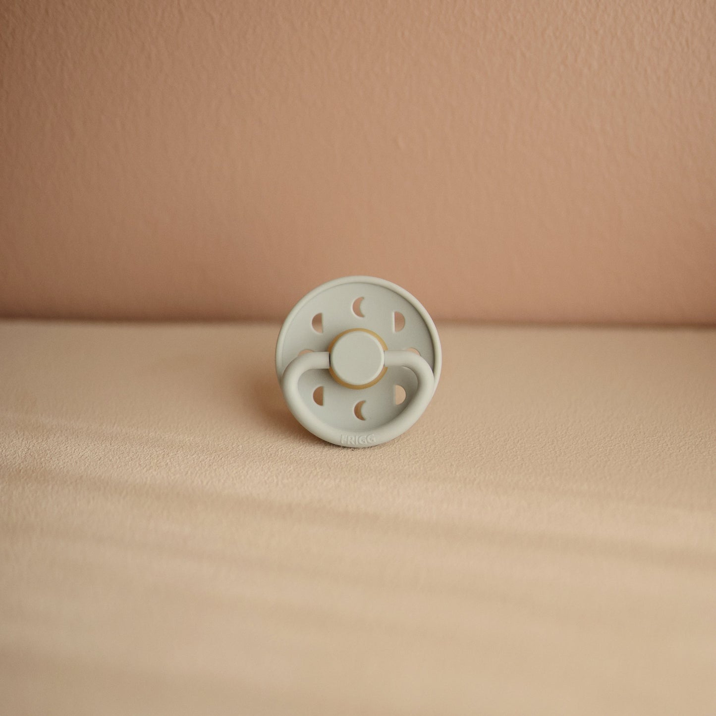FRIGG Moon Natural Rubber Pacifier 2-Pack